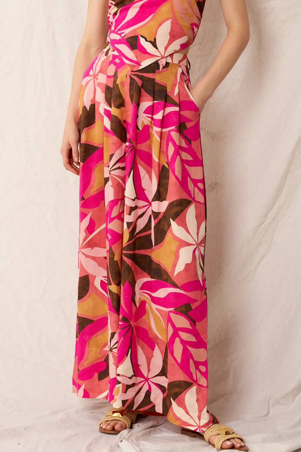 En Crème En Crème Pink Multi Printed Pleated Wide Leg Pants - Pants