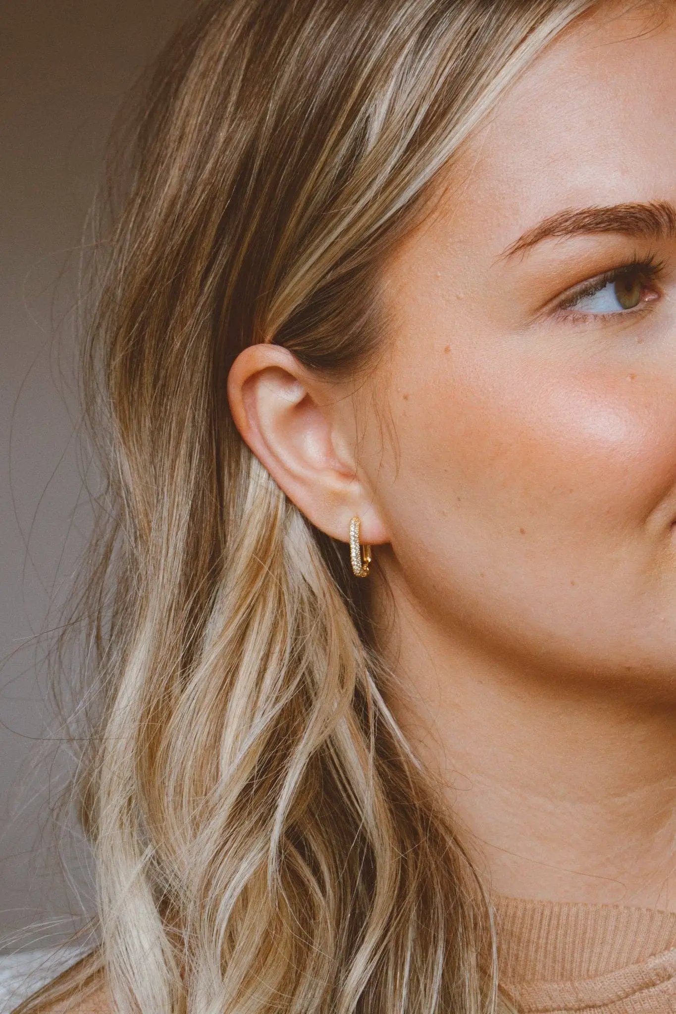 Shop ANDi Crystal Link Hoops - Hypoallergenic - Earrings