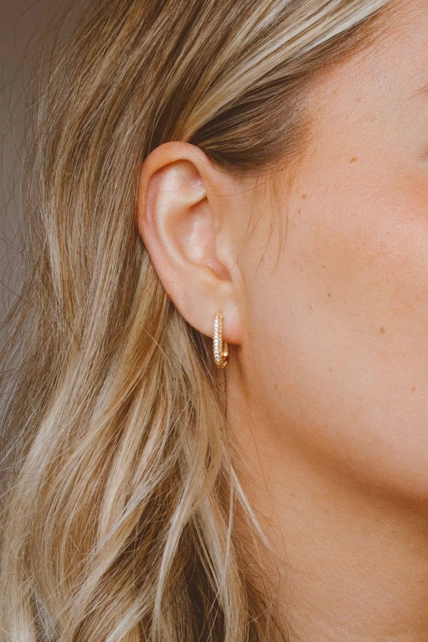 Shop ANDi Crystal Link Hoops - Hypoallergenic - Earrings