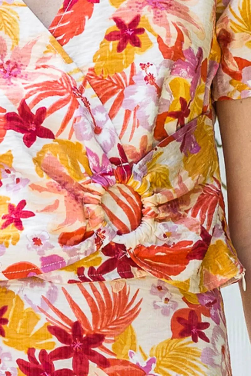 En Crème En Crème - Tropical Print Wrap V Neck Top - Clothing Tops Tropical print wrap v neck top