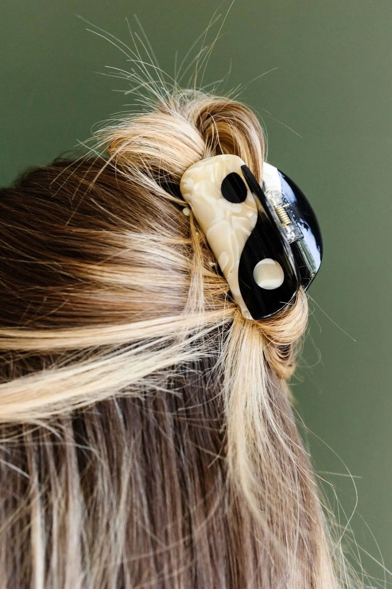 Shop ANDi Yin Yang Claw Clip - Hair Pins, Claws & Clips