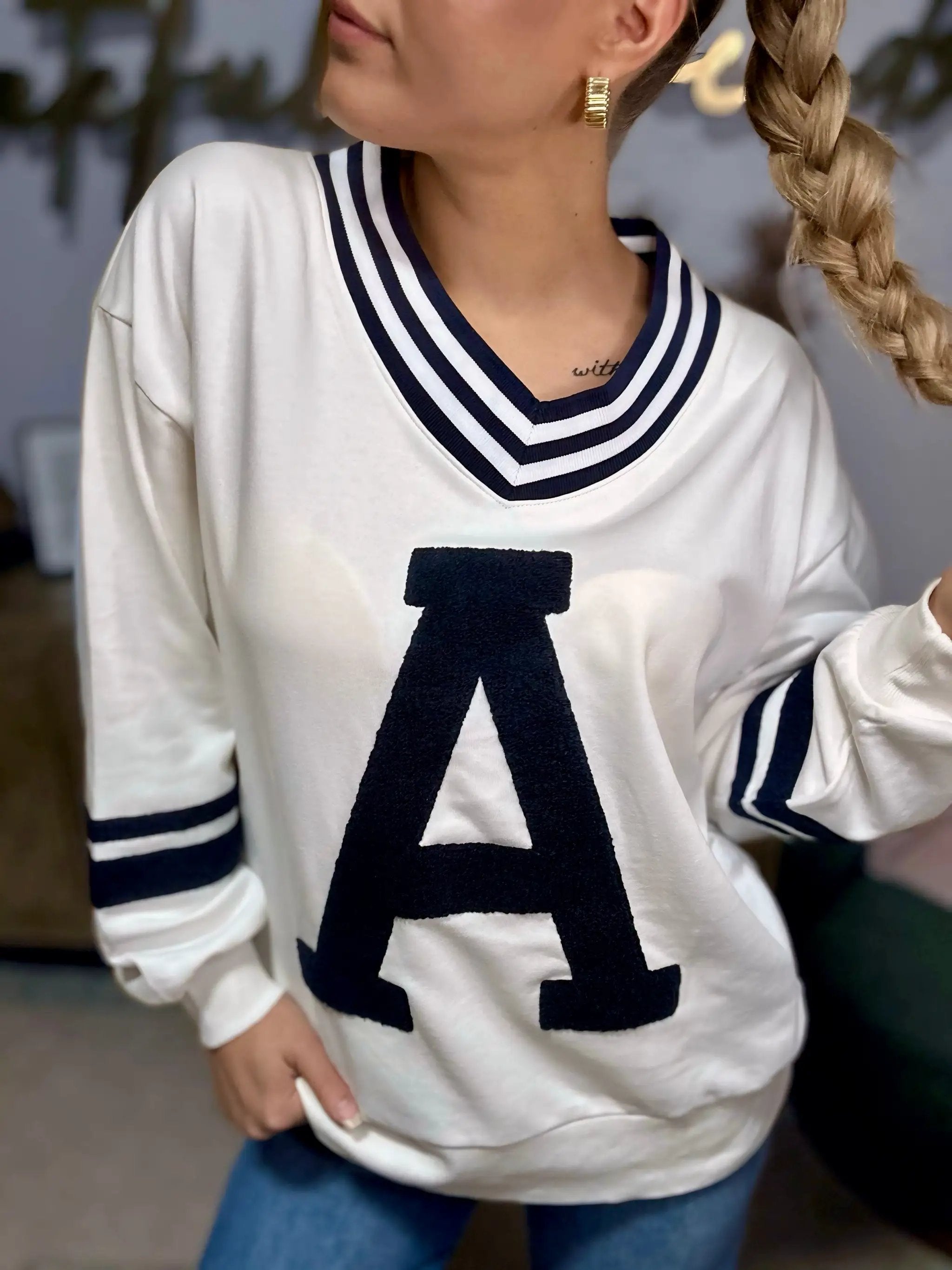 Oddi Oddi - Varsity-Inspired Pullover: White Blue Combo - Sweatshirts