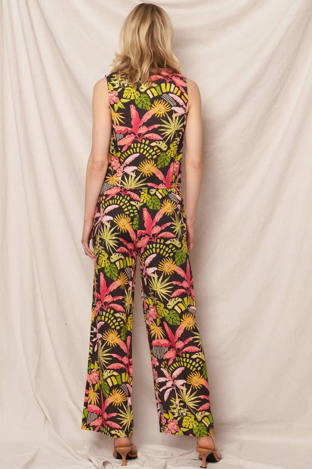 En Crème En Crème Black Multicolor Tropical Print Pants - Pants tropical print pants in black multi