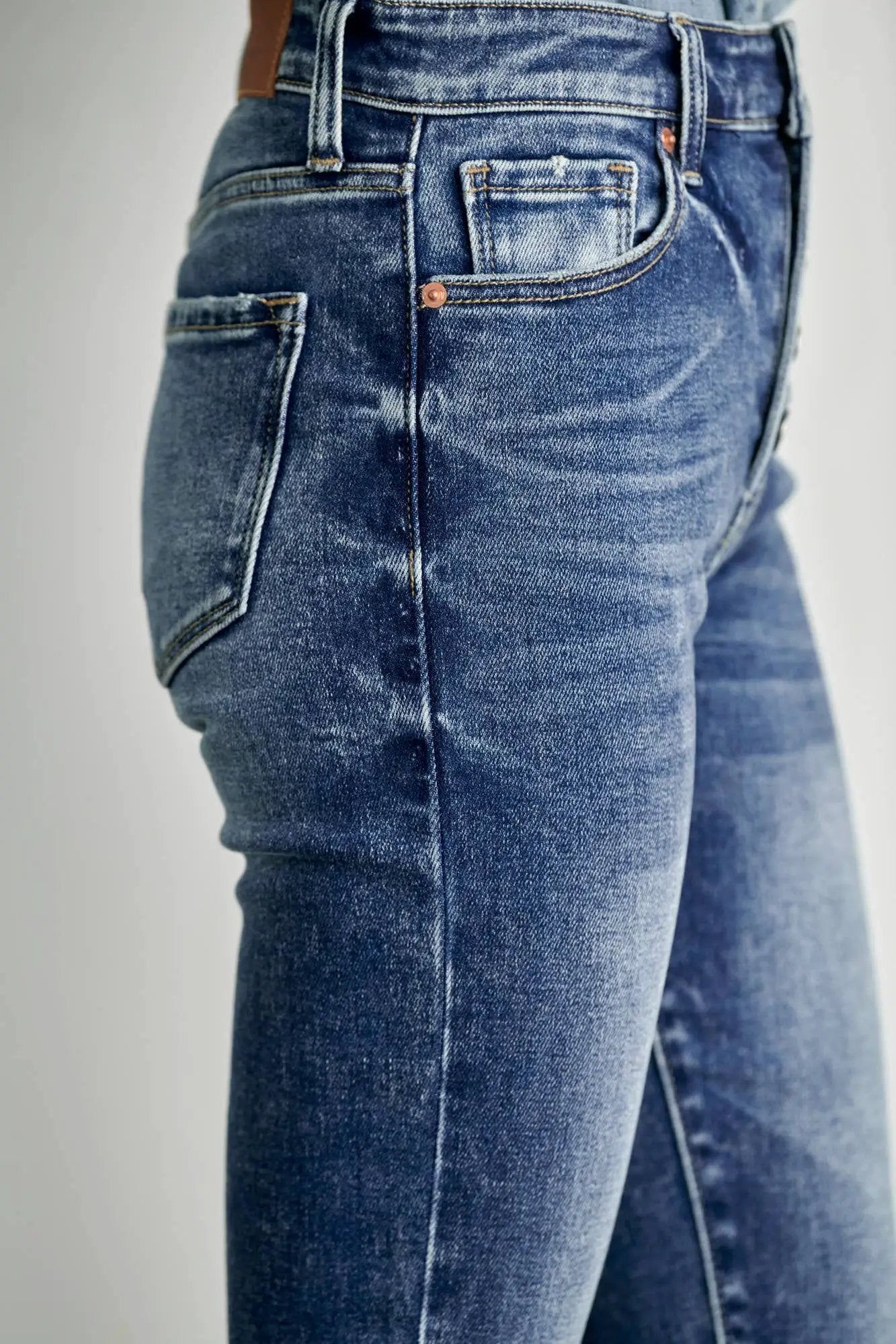 ARTEMIS VINTAGE Artemis Vintage Medium Wash High Rise Button-Up Skinny Jeans - Jeans