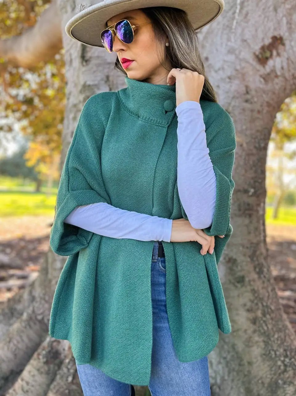 AMOLI AMOLI - Green Solid Knitted Cardigan with Neck Button - Cardigans