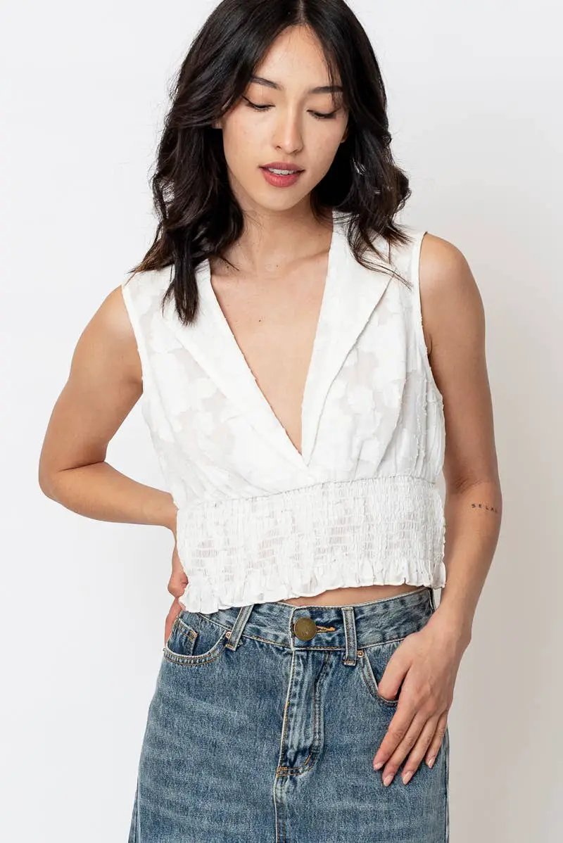 En Crème En Crème White Sleeveless Notch Lapel Cropped Top - Clothing Tops