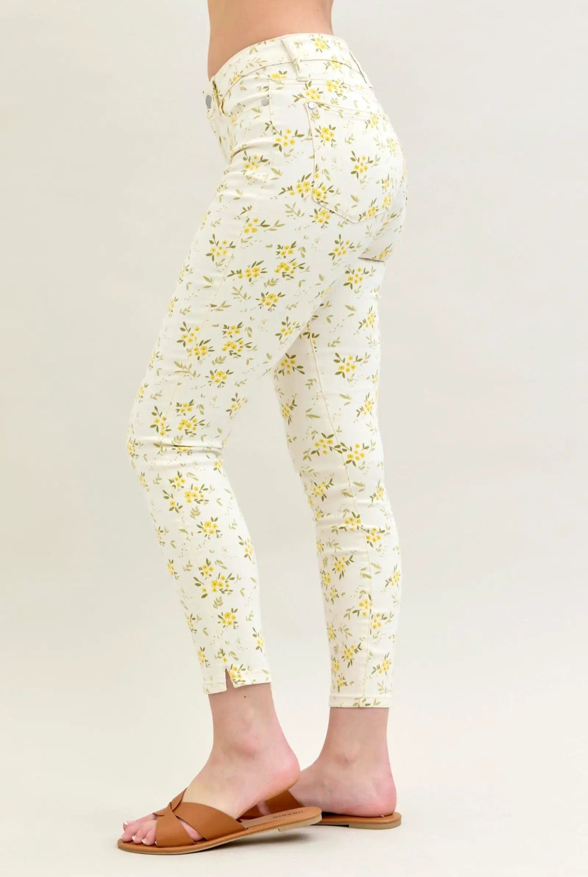 Judy Blue The Golden Meadow Mid Rise Skinny Leg Floral Print Jeans - Jeans Judy Blue Mid Rise Skinny Leg Floral Print Jeans