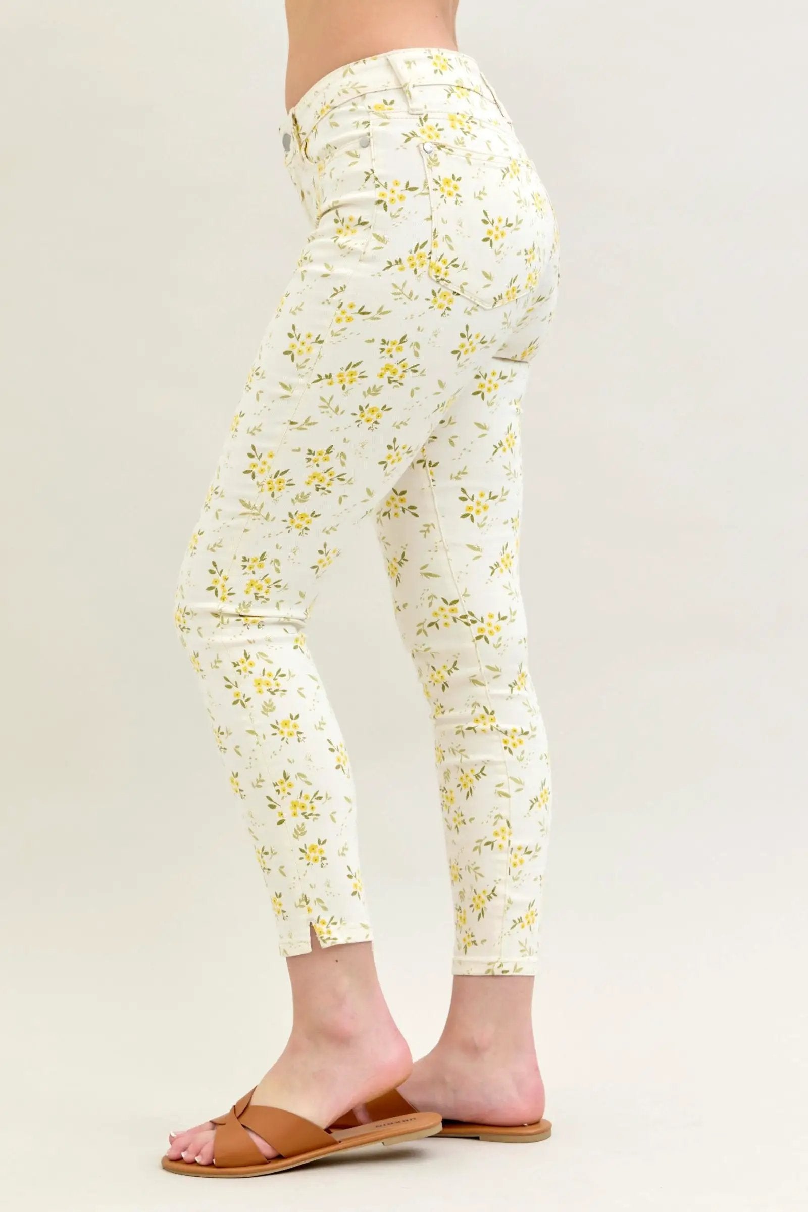 Judy Blue The Golden Meadow Mid Rise Skinny Leg Floral Print Jeans - Jeans Judy Blue Mid Rise Skinny Leg Floral Print Jeans