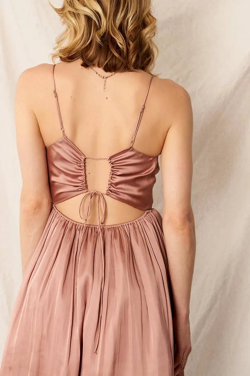En Crème En Crème Blush Beige Sleeveless Cami Midi Dress - Dresses blush sleeveless cami midi dress