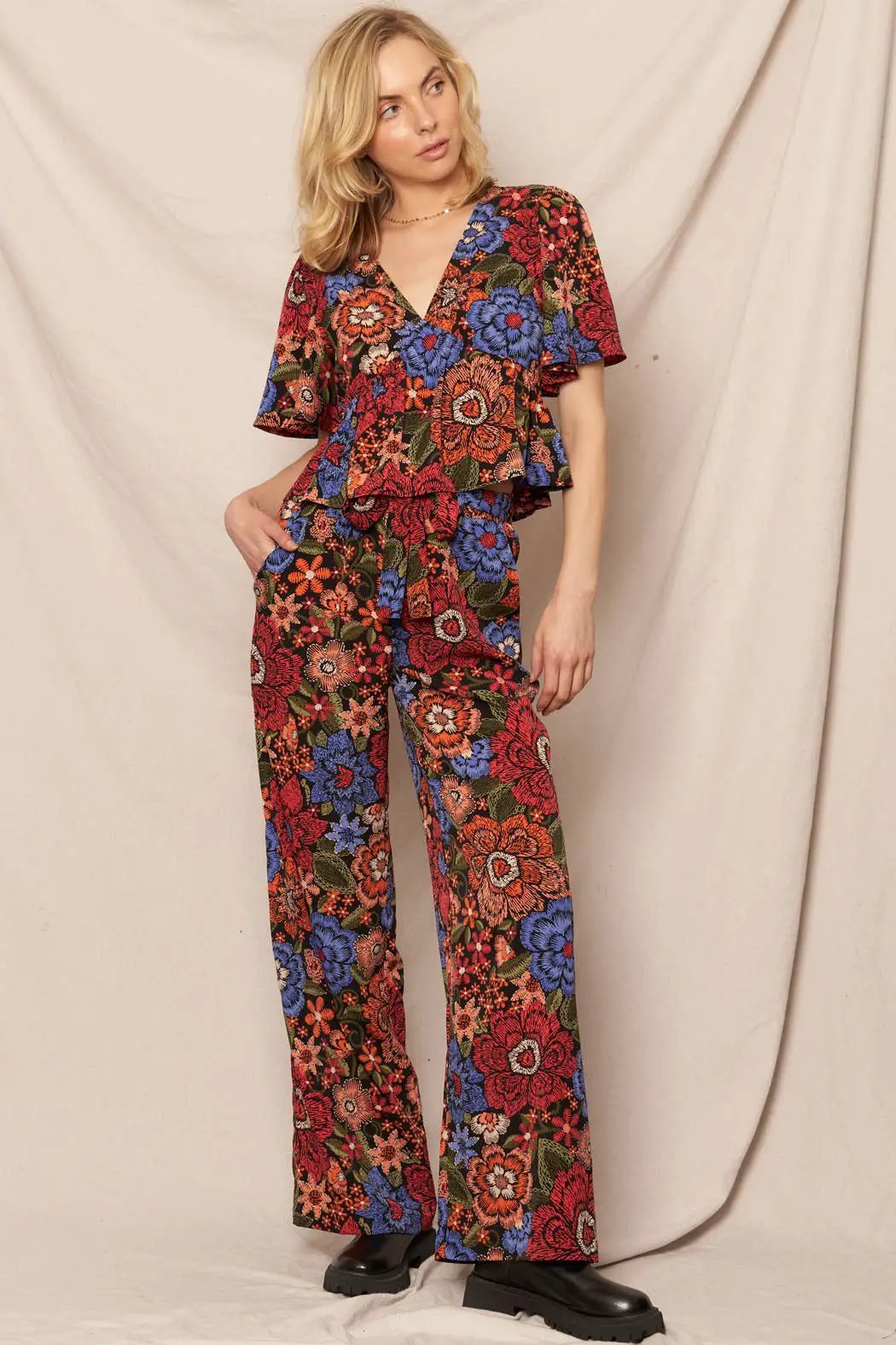 En Crème En Crème Black Multi High Waisted Floral Print Pants - Pants