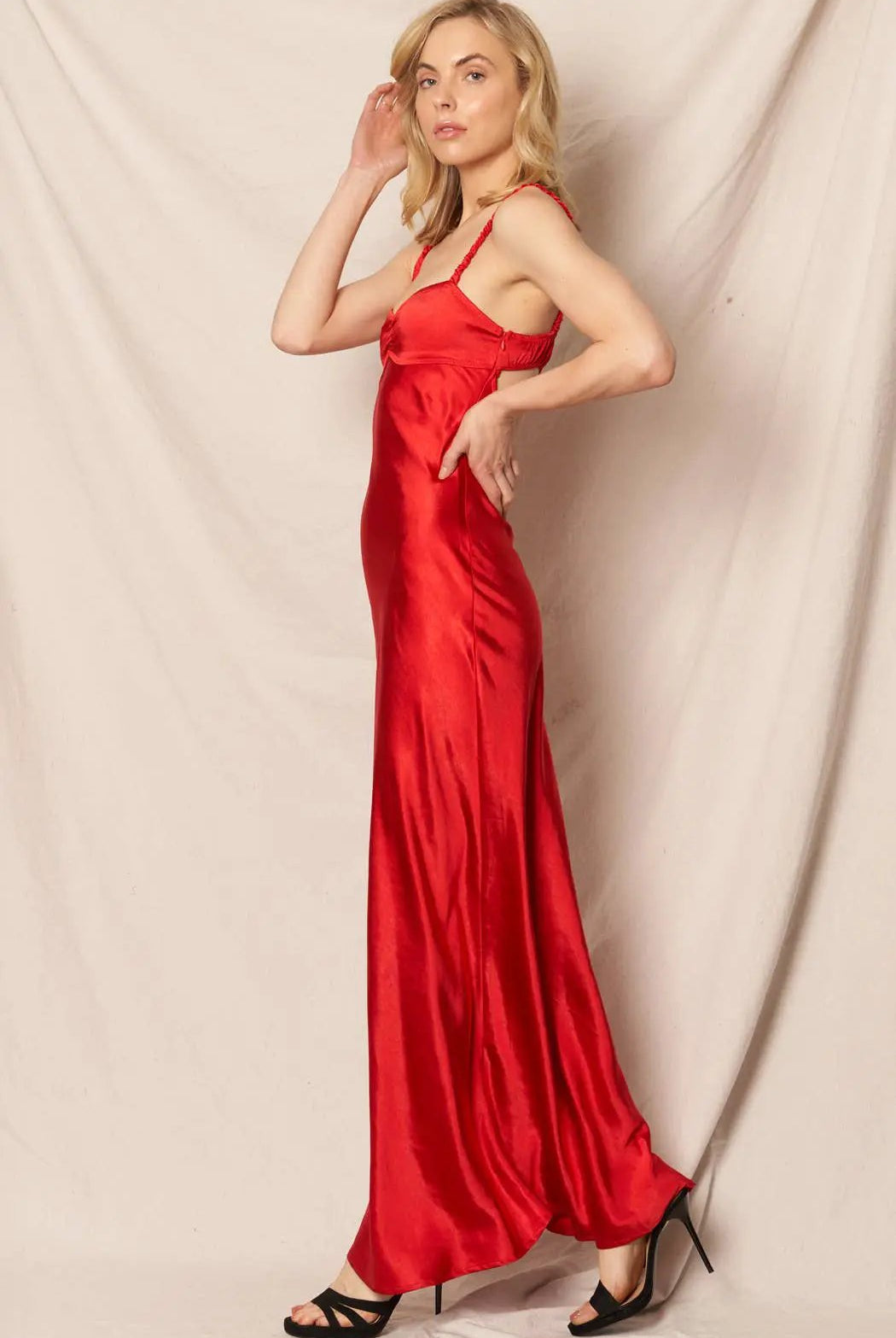 En Crème En Crème Red Sleeveless Sweetheart Neckline Satin Maxi Dress - Dresses Red satin maxi dress