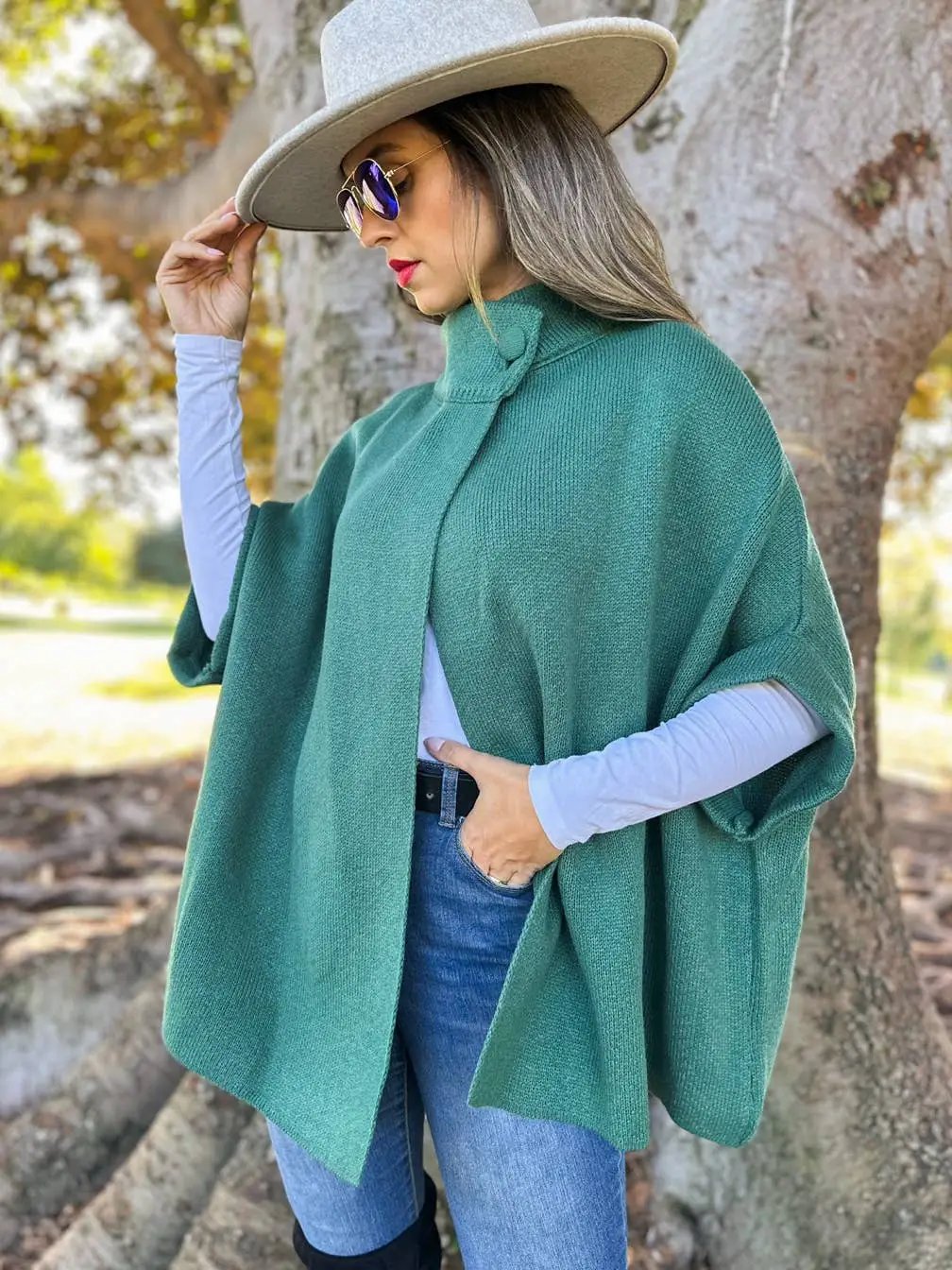 AMOLI AMOLI - Green Solid Knitted Cardigan with Neck Button - Cardigans