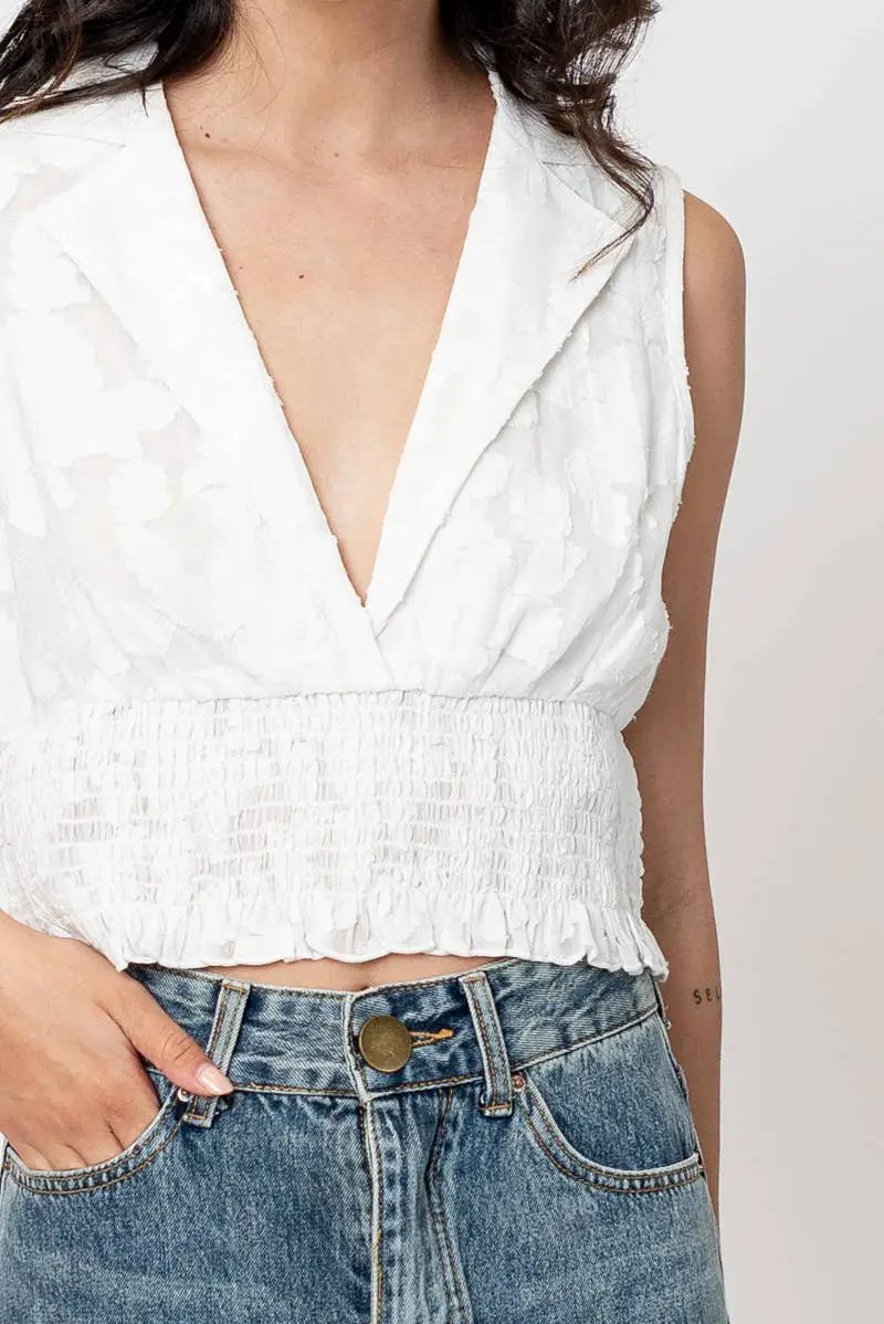 En Crème En Crème White Sleeveless Notch Lapel Cropped Top - Clothing Tops