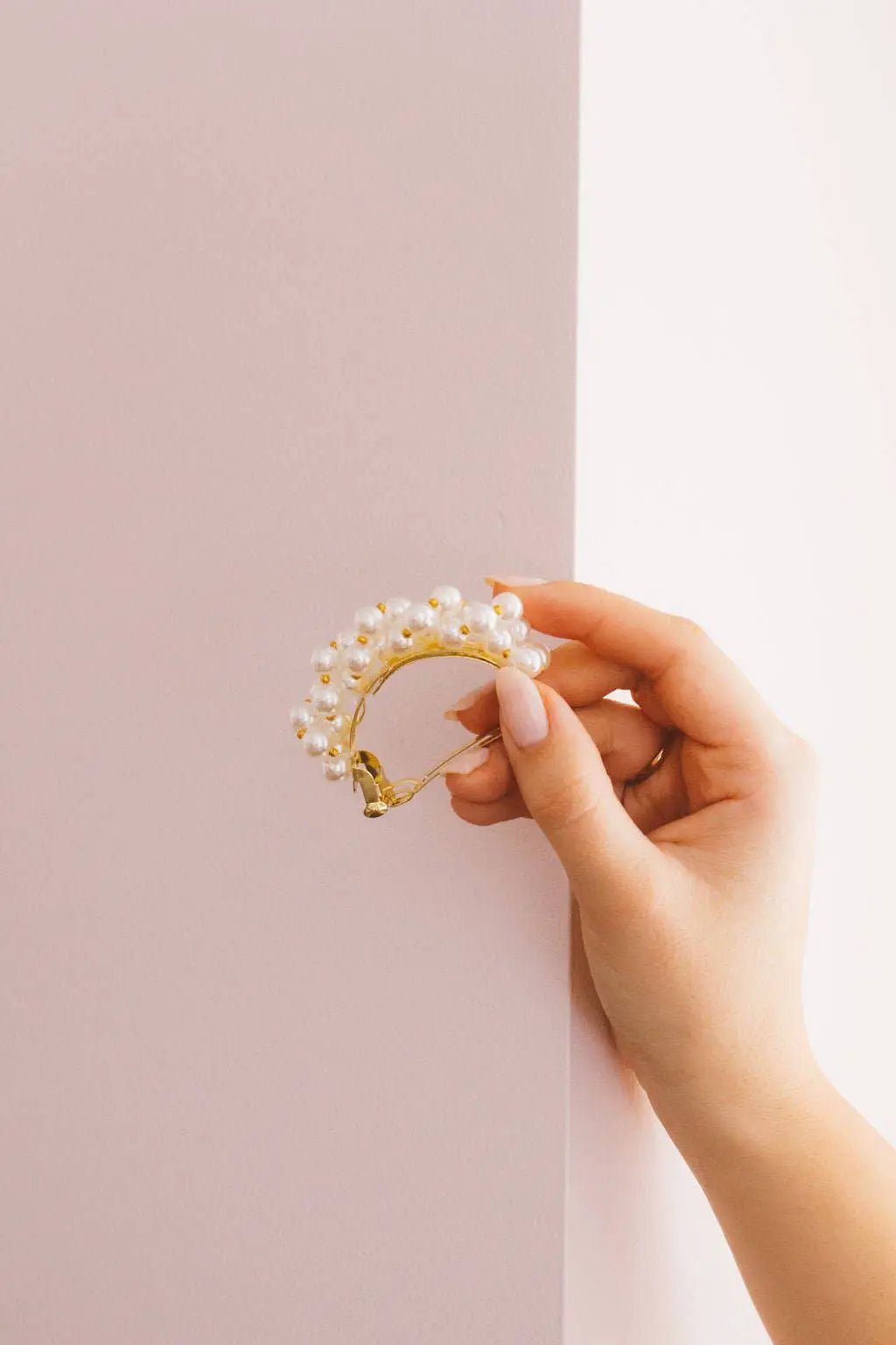 Shop ANDi Shop ANDi - Dorothy Pearl Ponytail Clip - Hair Pins, Claws & Clips Pearl ponytail clip