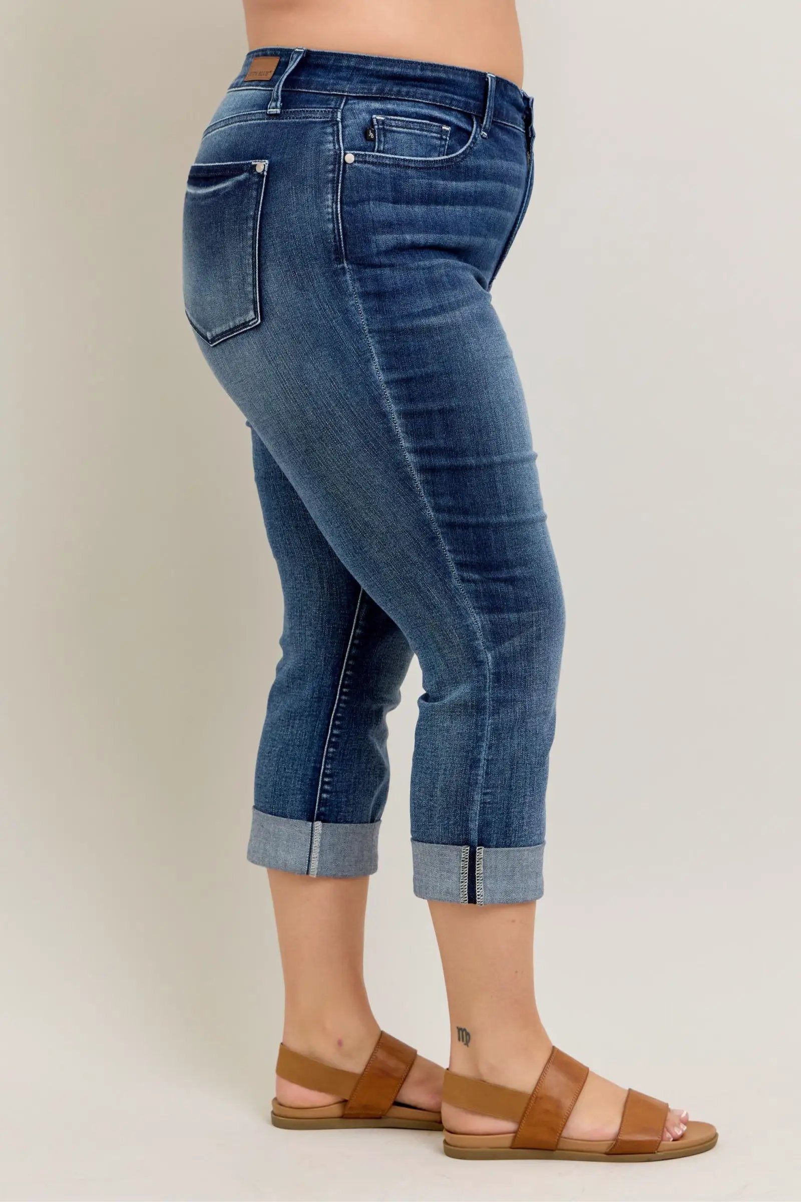 Judy Blue Judy Blue Dark Wash Cuffed Capri PLUS - Jeans Judy Blue Dark Wash Cuffed Capri PLUS
