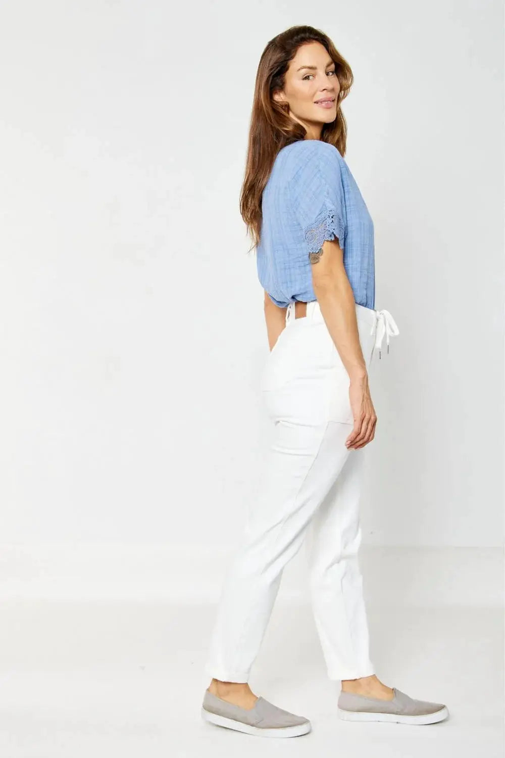 Judy Blue The High Waist White Cuffed Jogger Denim Jeans: REG & CURVY - Jeans judy blue utility jogger jeans