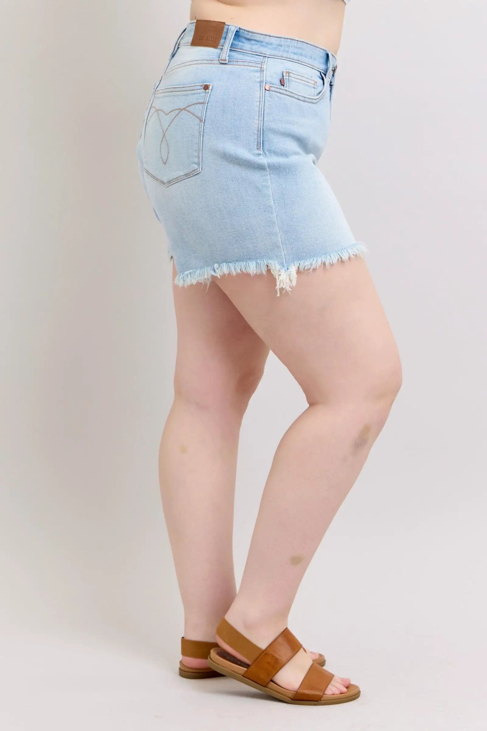 Judy Blue Judy Blue Long Cut-Off 2 Button Dad Shorts PLUS - Shorts Judy Blue Long Cut-Off 2 Button Dad Shorts PLUS