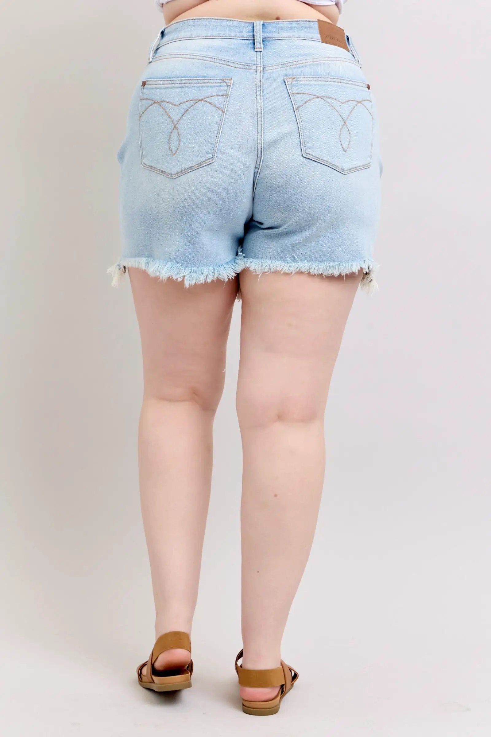 Judy Blue Judy Blue Long Cut-Off 2 Button Dad Shorts PLUS - Shorts Judy Blue Long Cut-Off 2 Button Dad Shorts PLUS
