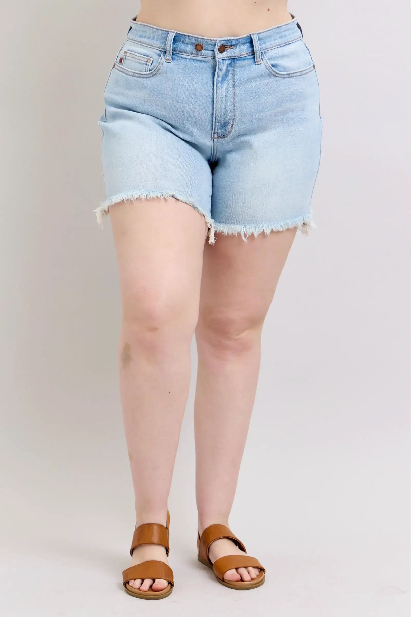 Judy Blue Judy Blue Long Cut-Off 2 Button Dad Shorts PLUS - Shorts Judy Blue Long Cut-Off 2 Button Dad Shorts PLUS
