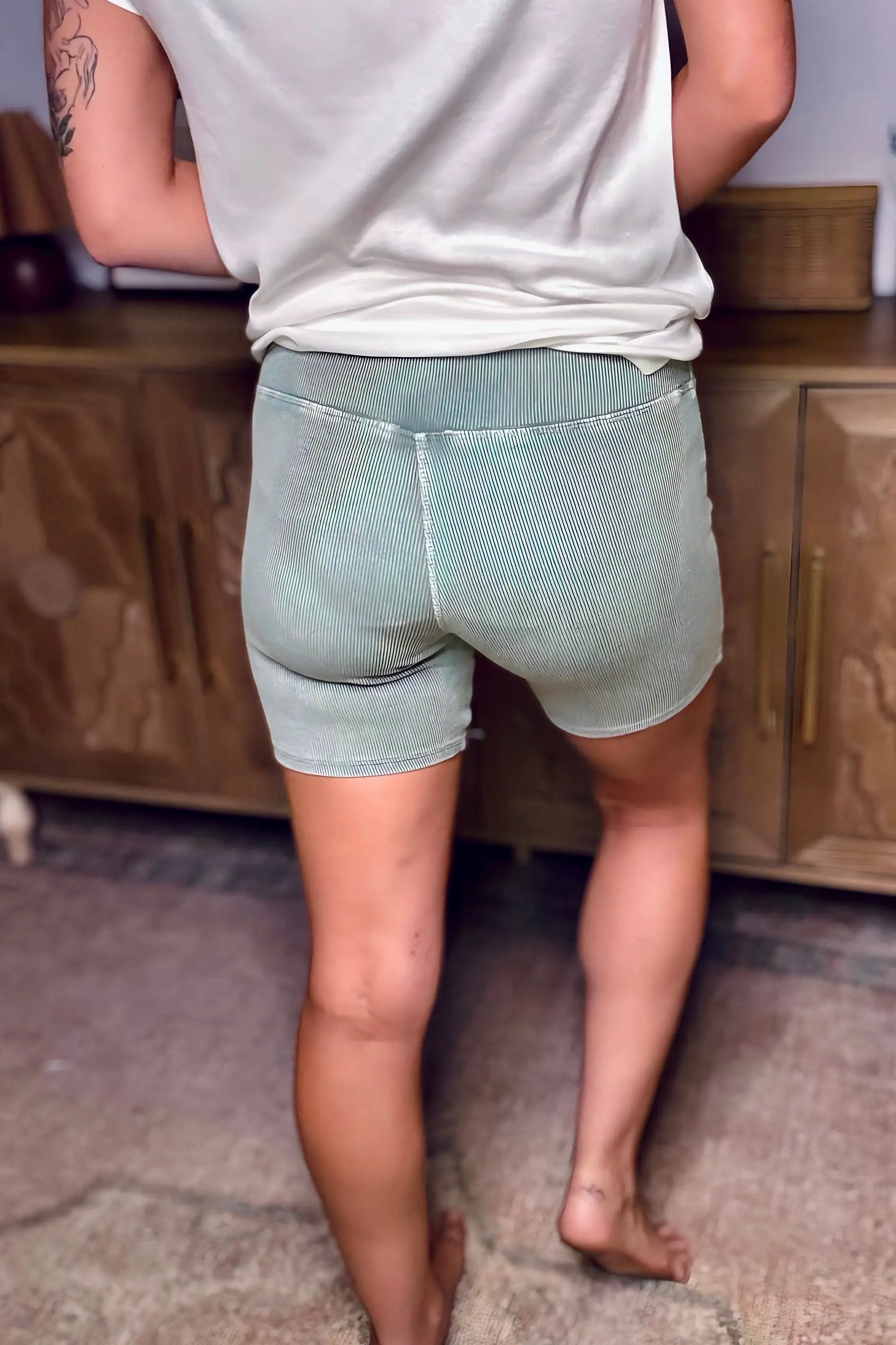 Le Lis Mineral Wash Ribbed Tummy Control Biker Basic Shorts - Shorts biker shorts