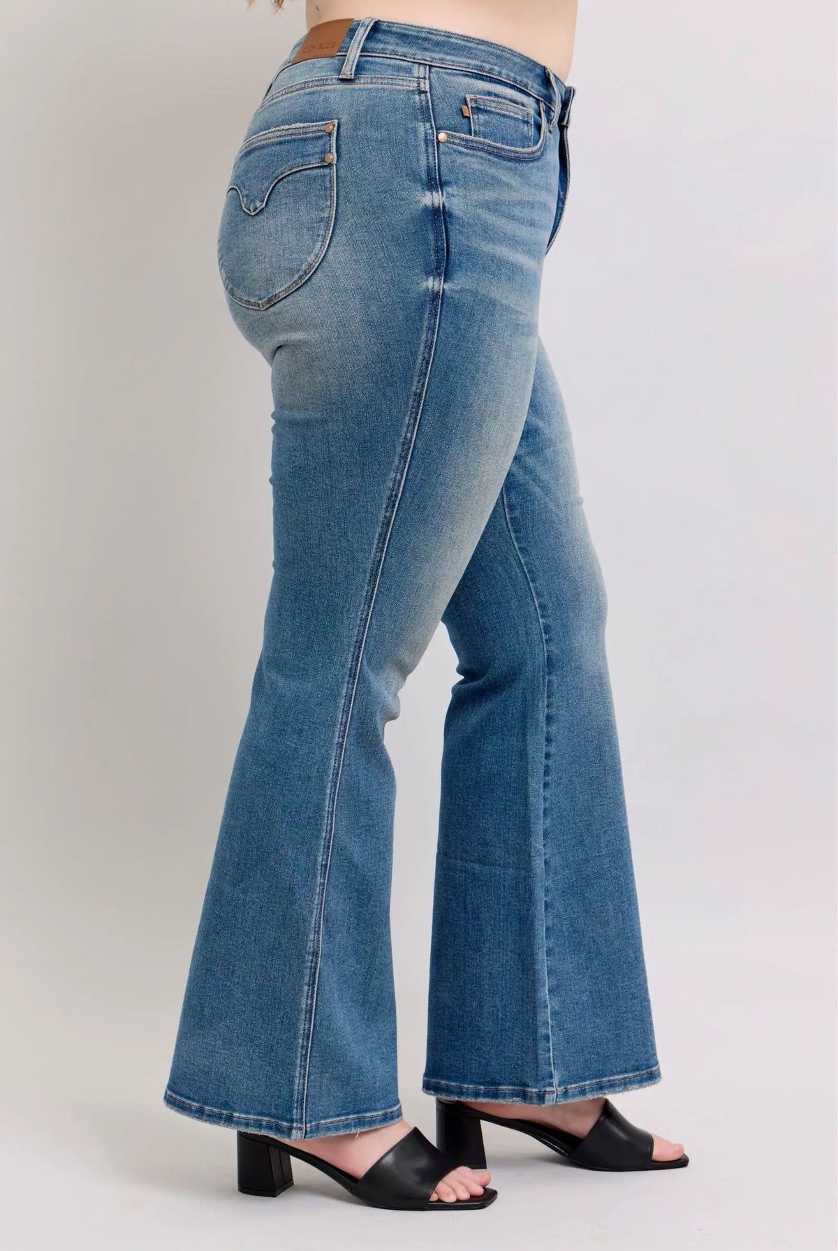 Judy Blue The Mid Rise Tummy Control Vintage Wash & Back Shield Pockets Flare Denim Jeans - Jeans Judy Blue Boot Cut Jeans PLUS