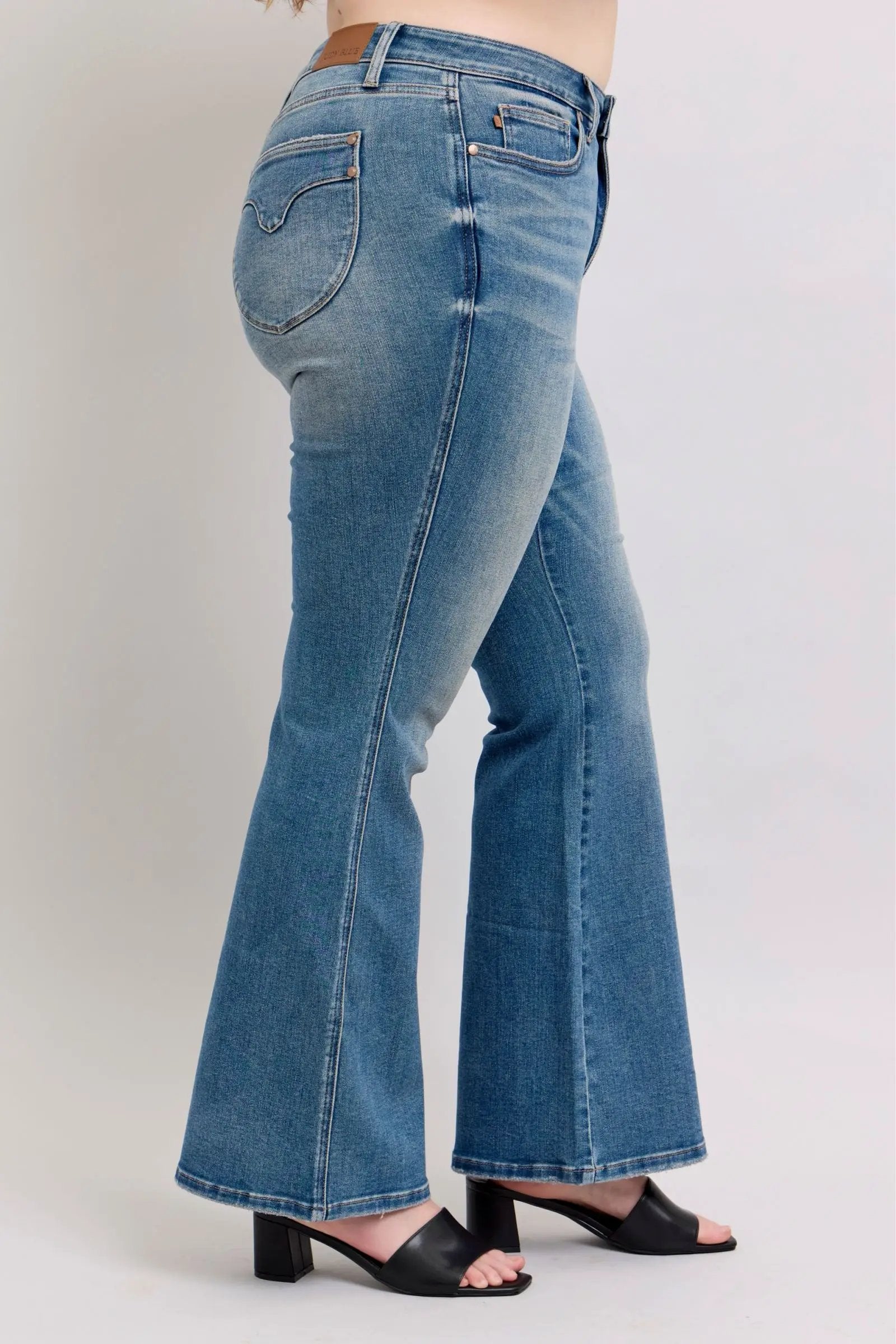 Judy Blue The Mid Rise Tummy Control Vintage Wash & Back Shield Pockets Flare Denim Jeans - Jeans Judy Blue Boot Cut Jeans PLUS