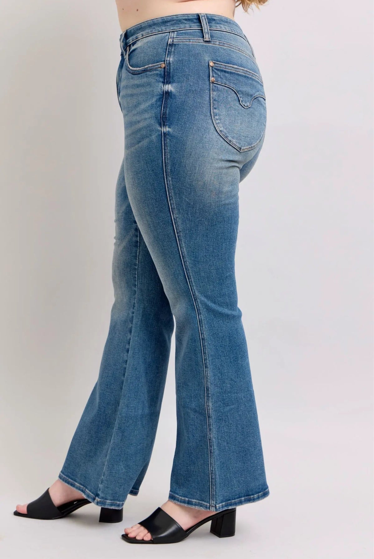 Judy Blue The Mid Rise Tummy Control Vintage Wash & Back Shield Pockets Flare Denim Jeans - Jeans Judy Blue Boot Cut Jeans PLUS