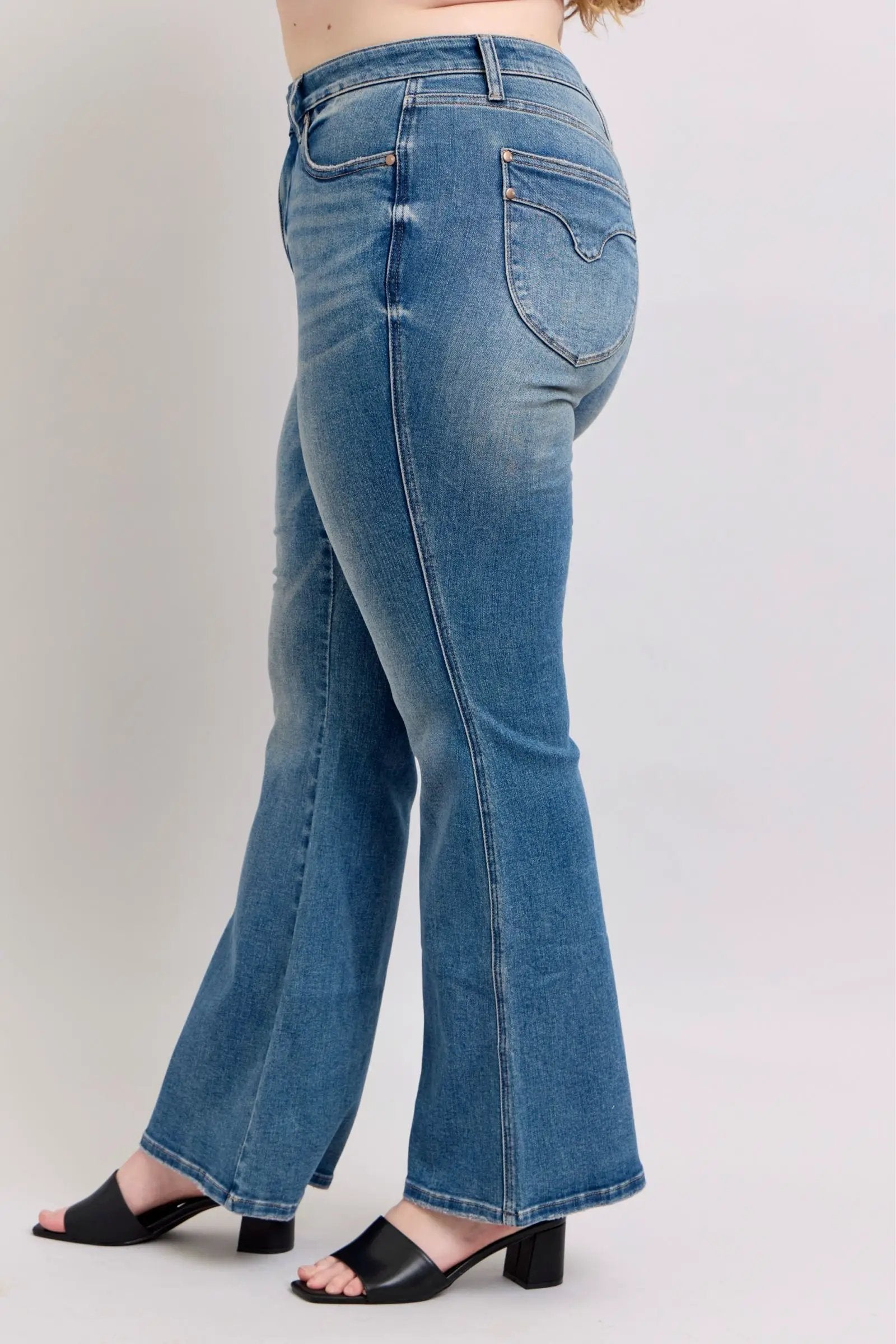 Judy Blue The Mid Rise Tummy Control Vintage Wash & Back Shield Pockets Flare Denim Jeans - Jeans Judy Blue Boot Cut Jeans PLUS