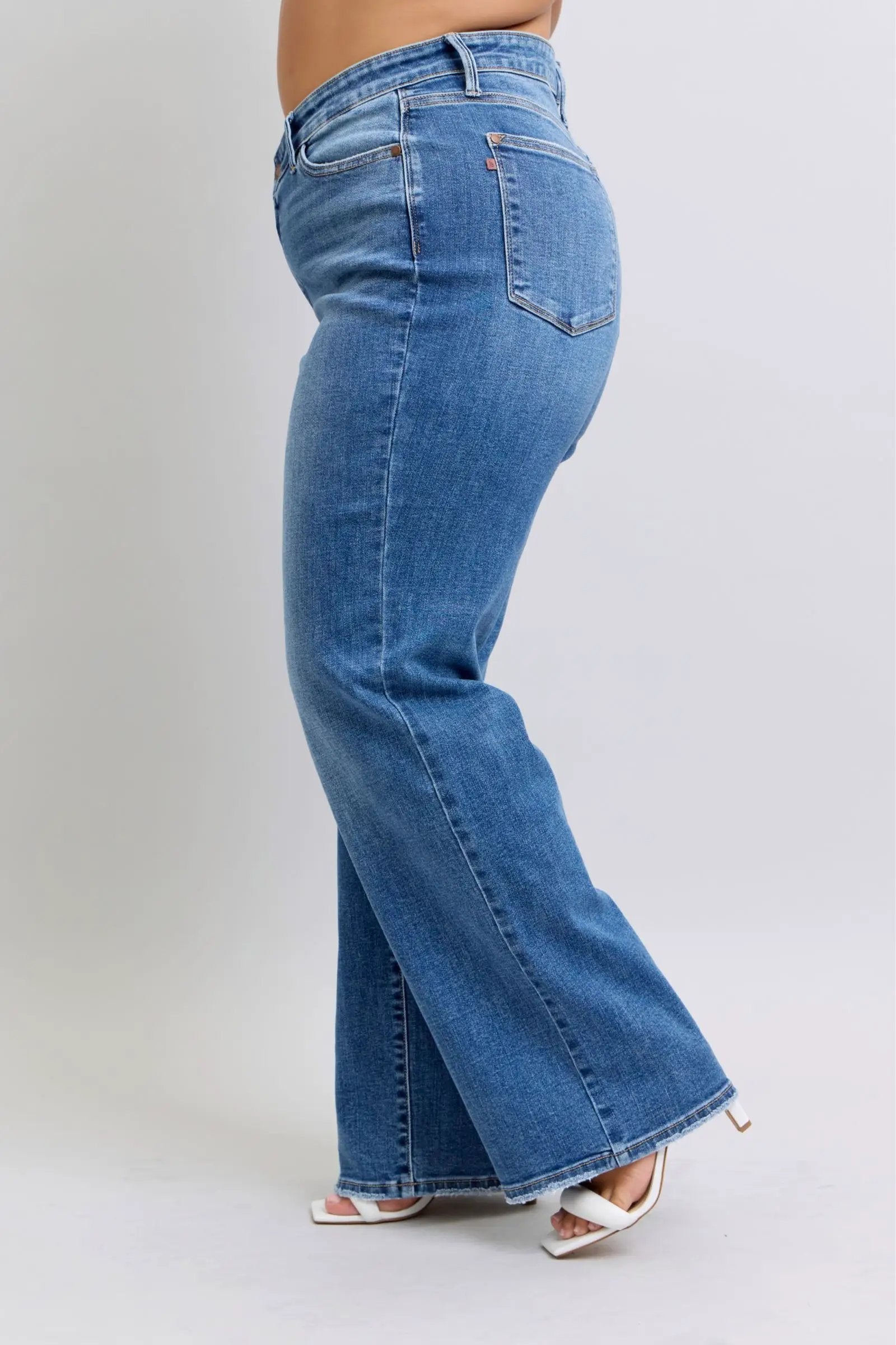 Judy Blue Judy Blue High Waisted V Front Vintage Washed 90's Straight Leg Denim Blue Jeans CURVY - Jeans Judy Blue High Waisted V Front Vintage Washed 90's Straight Leg Denim Blue Jeans PLUS