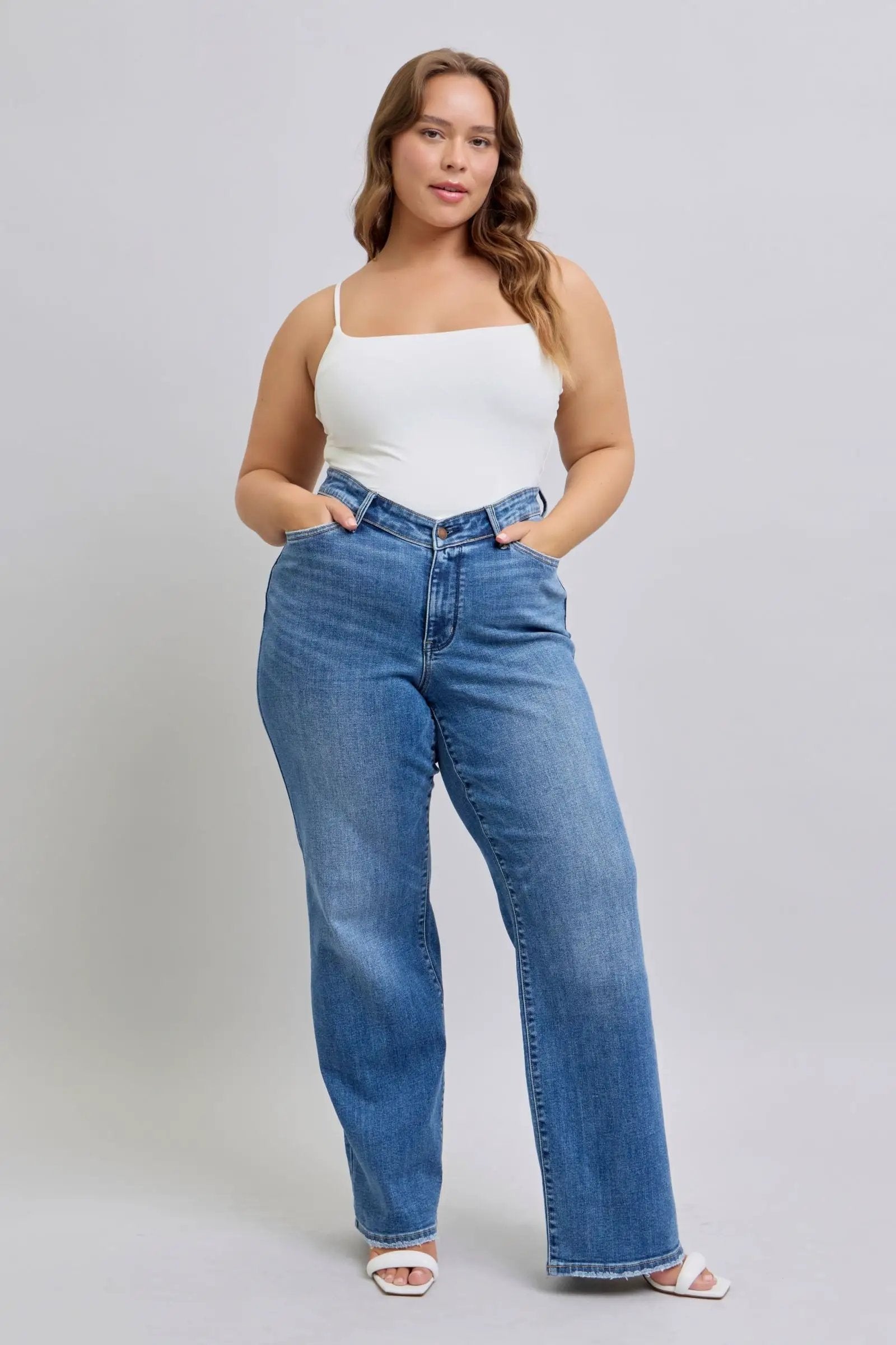 Judy Blue Judy Blue High Waisted V Front Vintage Washed 90's Straight Leg Denim Blue Jeans CURVY - Jeans Judy Blue High Waisted V Front Vintage Washed 90's Straight Leg Denim Blue Jeans PLUS
