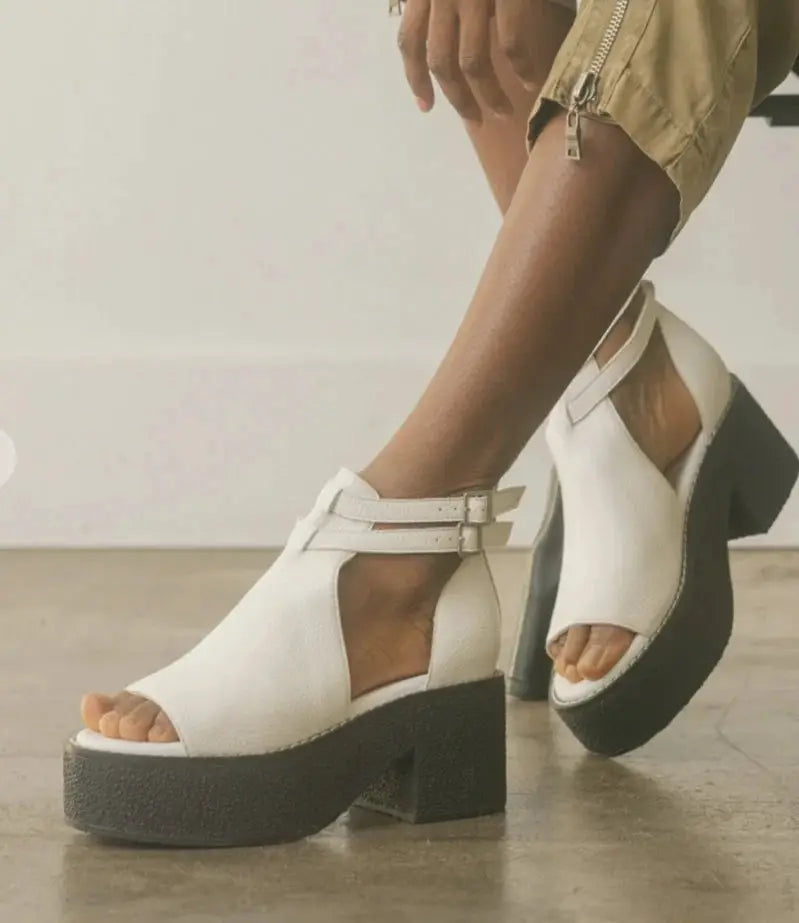 Oasis Society The Elizabeth Platform Sandal - Sandals