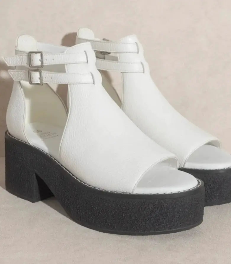 Oasis Society The Elizabeth Platform Sandal - Sandals