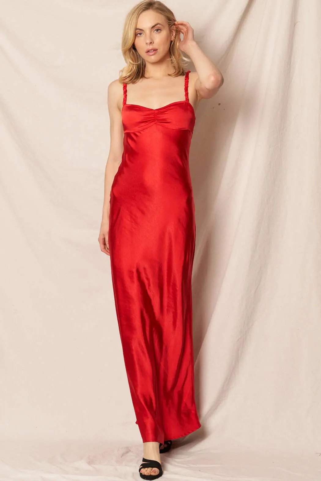 En Crème En Crème Red Sleeveless Sweetheart Neckline Satin Maxi Dress - Dresses Red satin maxi dress