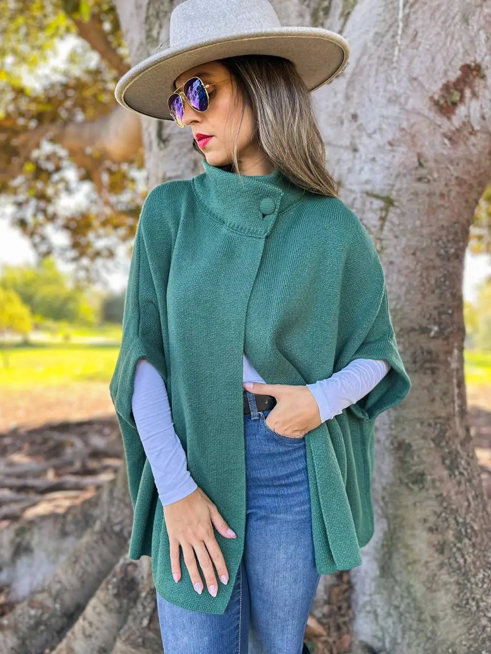 AMOLI AMOLI - Green Solid Knitted Cardigan with Neck Button - Cardigans