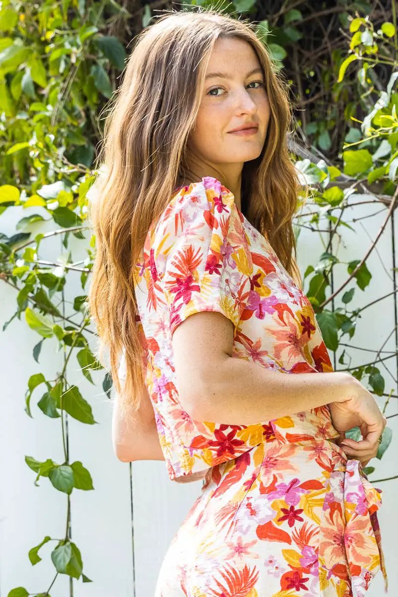 En Crème En Crème - Tropical Print Wrap V Neck Top - Clothing Tops Tropical print wrap v neck top