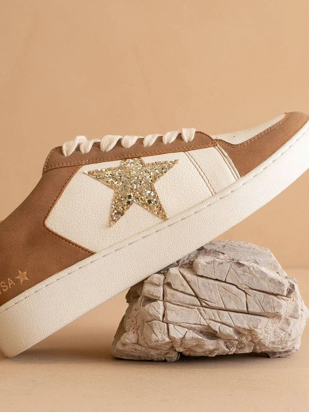 OASIS SOCIETY The Liberty Camel Glitter Star Sneaker - Sneakers