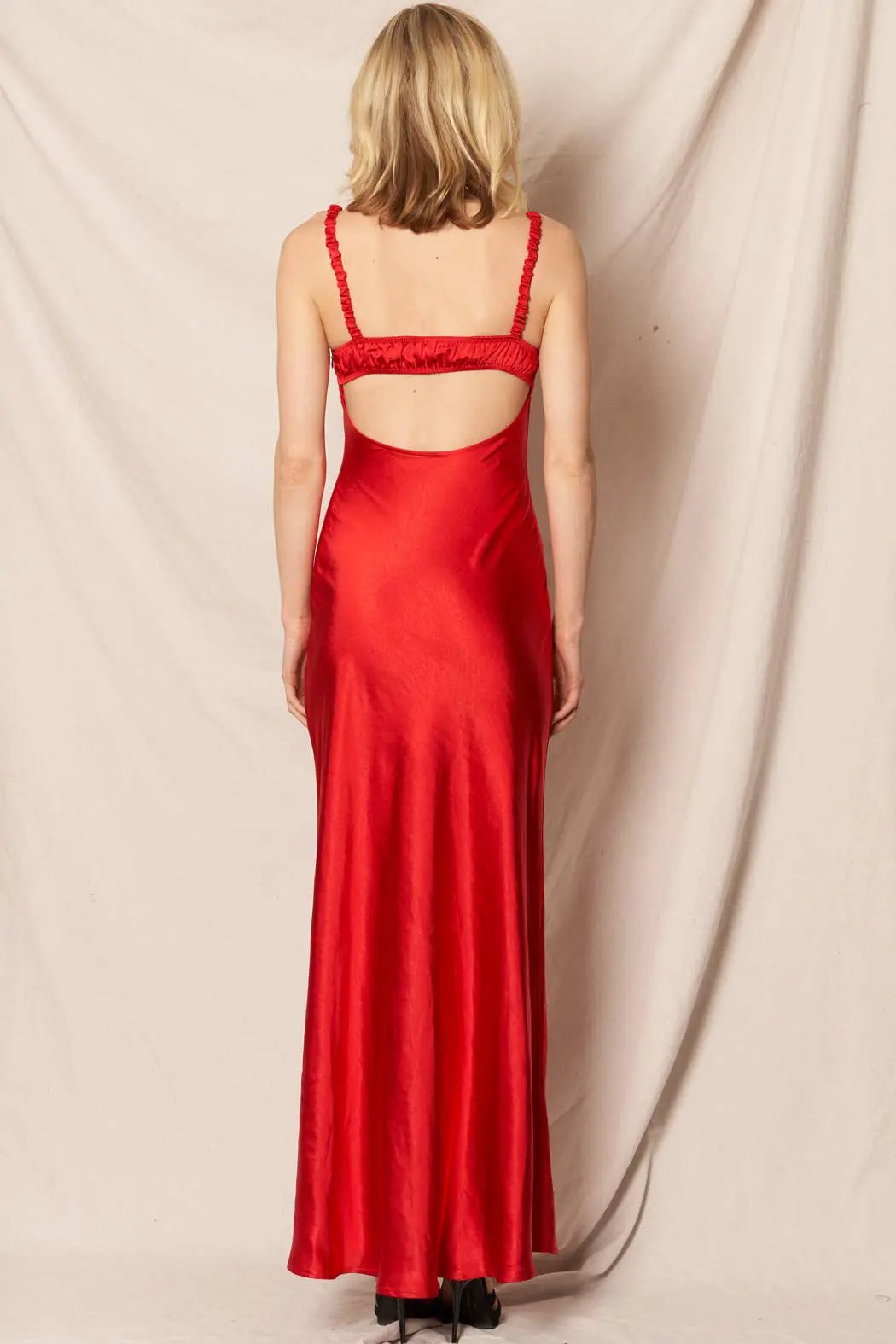 En Crème En Crème Red Sleeveless Sweetheart Neckline Satin Maxi Dress - Dresses Red satin maxi dress