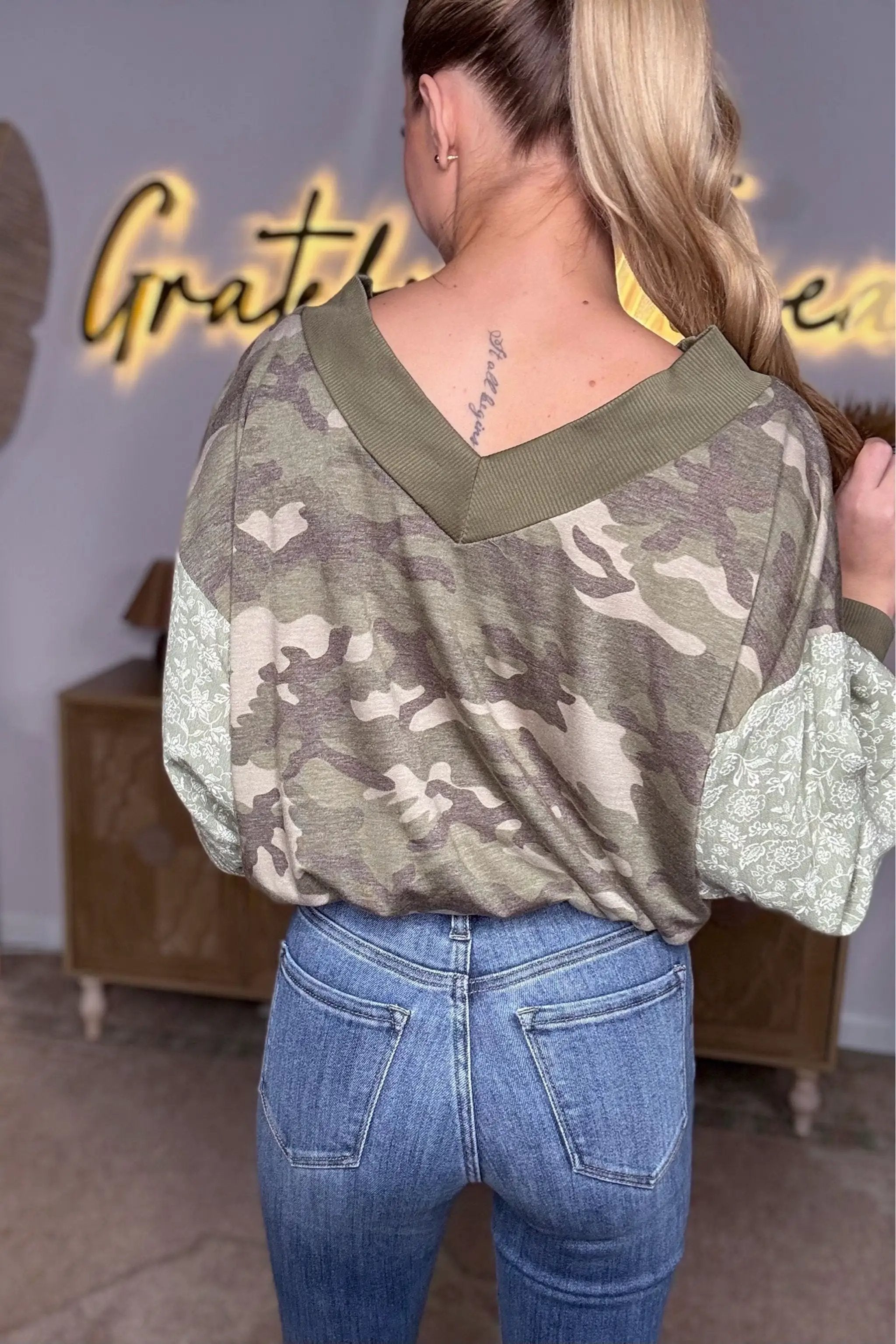 Cerule Long Sleeve Camo Floral V-Neck Blouson Top - Clothing Tops