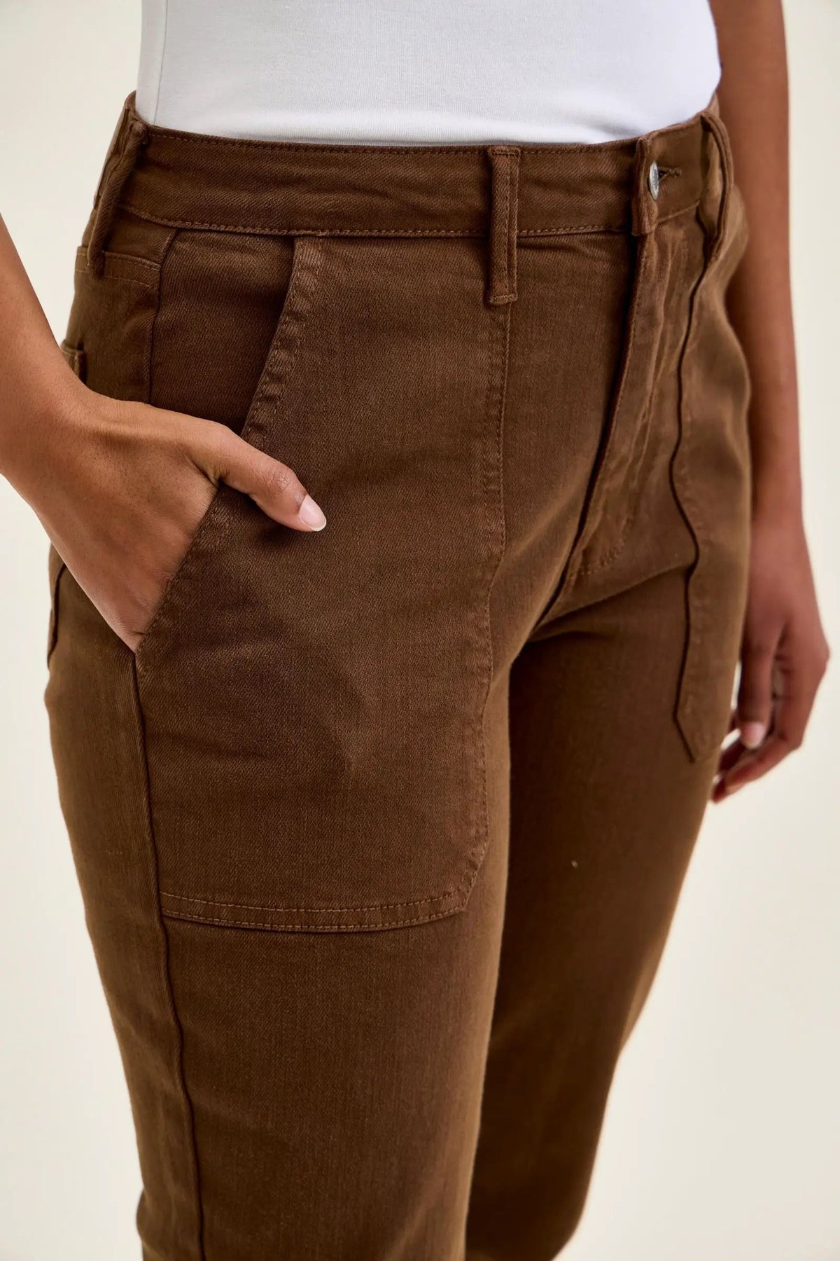 High-waist mahogany stretch jeans with slim straight leg, featuring a fitted top block and tailored knee darts for a polished shape.