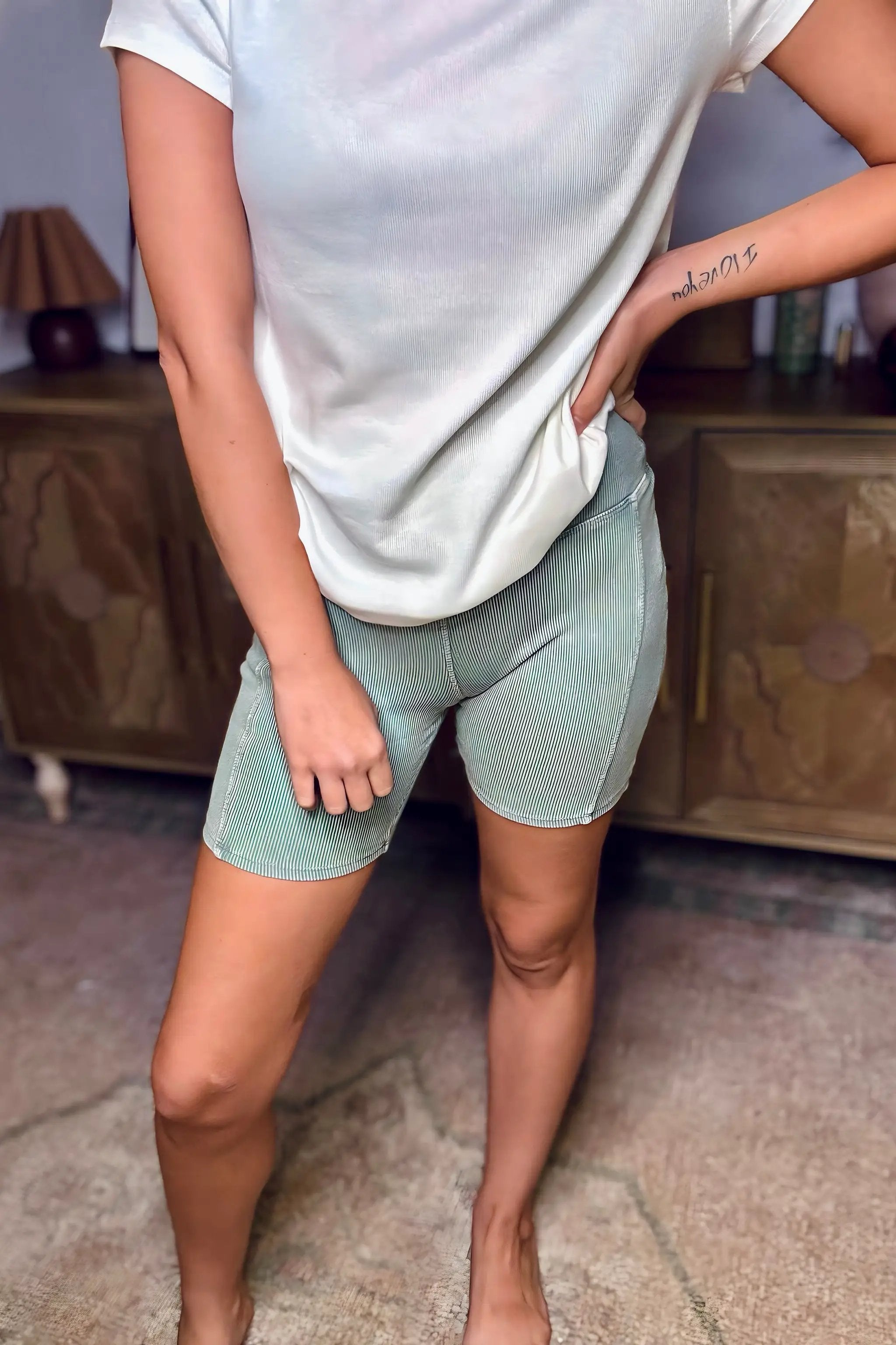 Le Lis Mineral Wash Ribbed Tummy Control Biker Basic Shorts - Shorts biker shorts