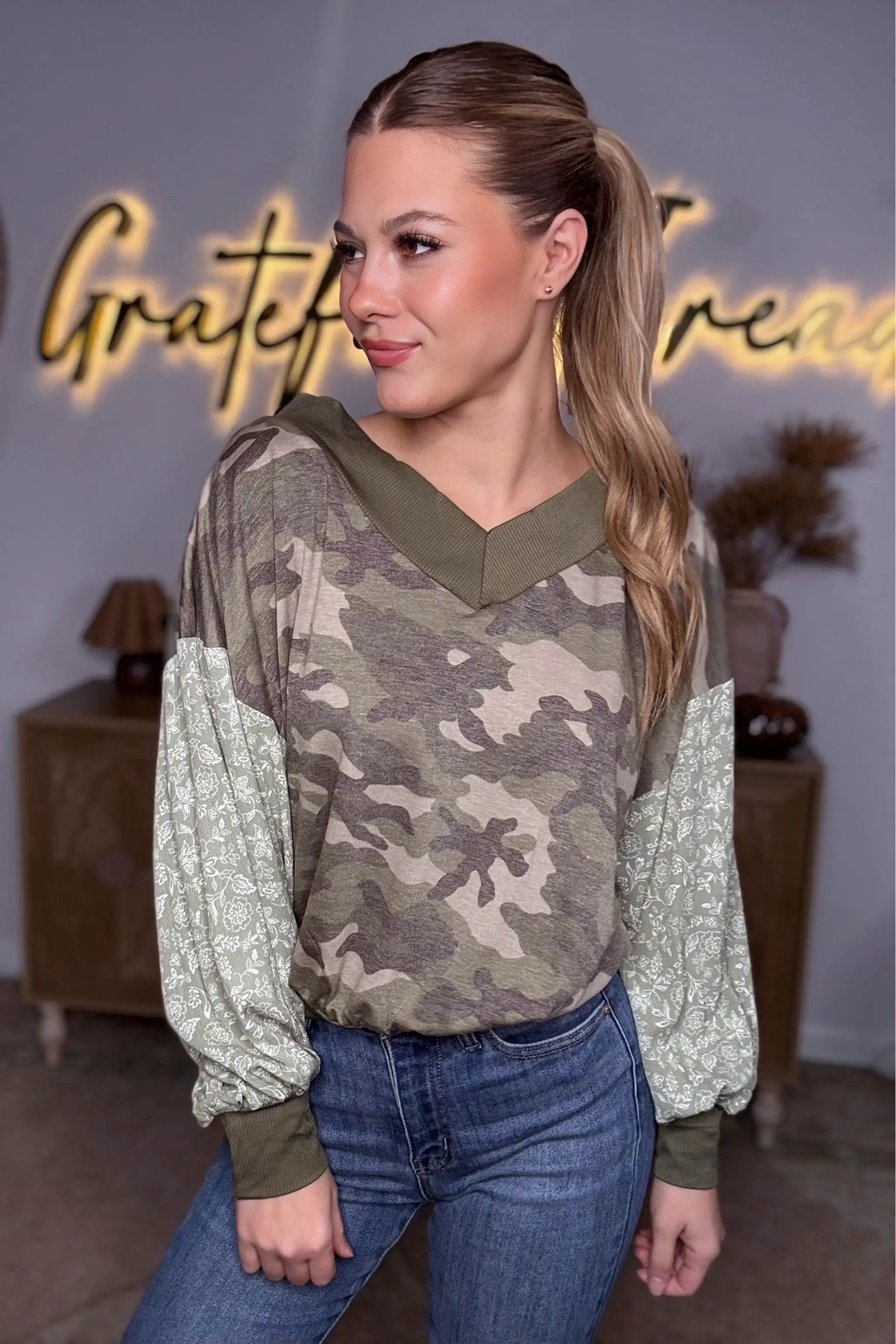Cerule Long Sleeve Camo Floral V-Neck Blouson Top - Clothing Tops