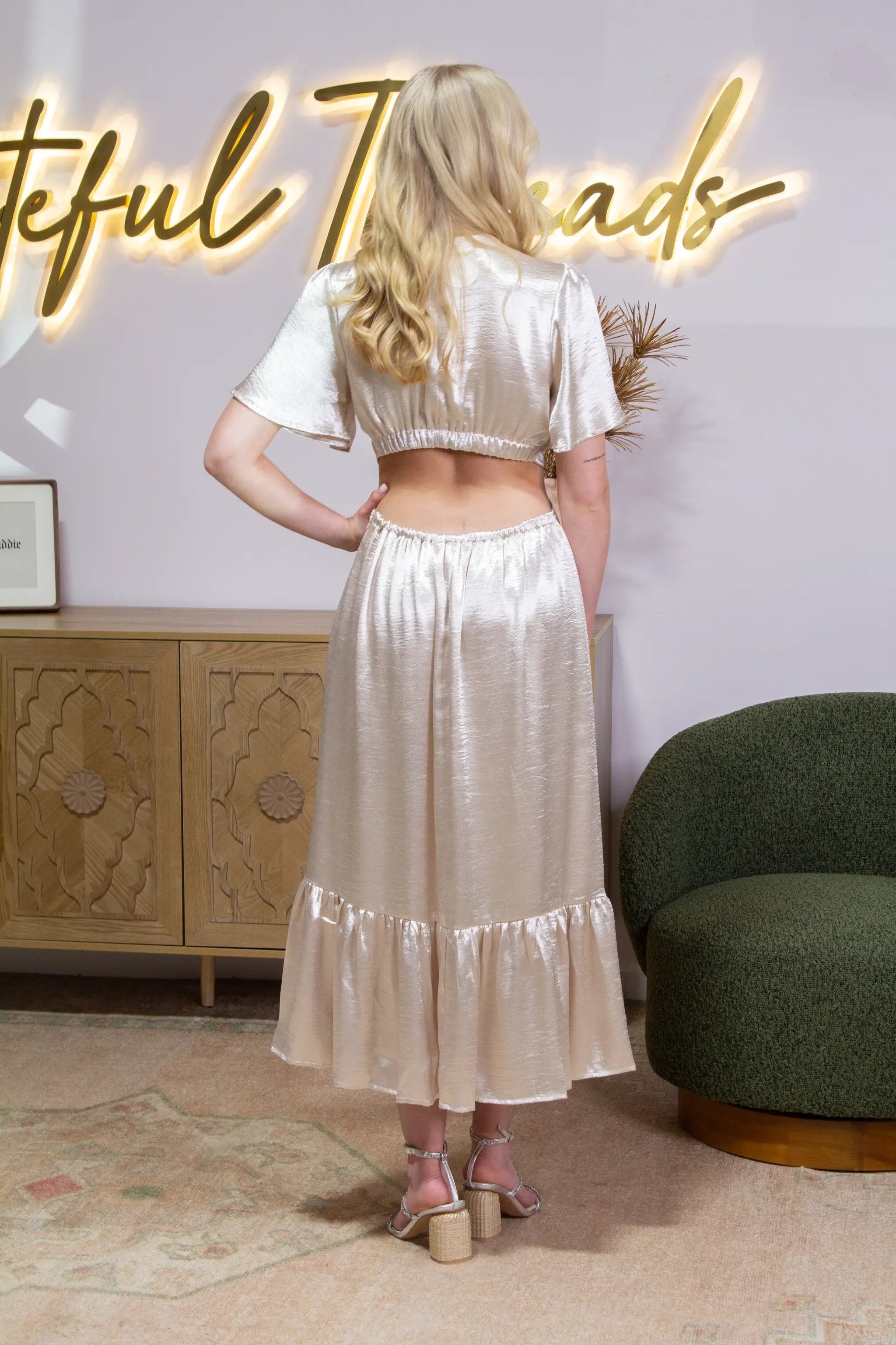 En Crème En Crème Ivory Satin Flutter Sleeve Open-Back Maxi Dress - Dresses